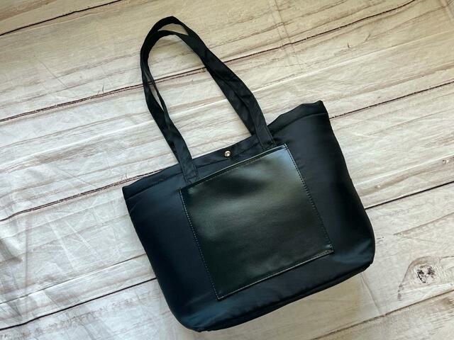 外で仕事をするときの荷物を入れてみました