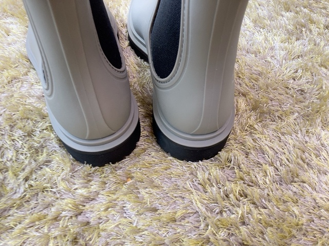 【ワークマン レディース防水サファリサイドゴア】街中でも自然に溶け込む