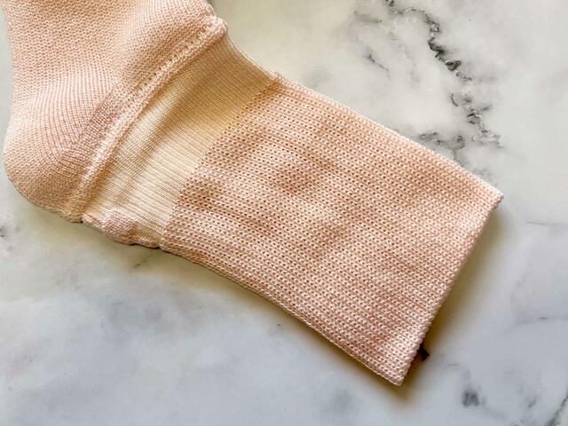 足首のポイントと血管が集中している足裏を温め、おやすみスイッチをオン！