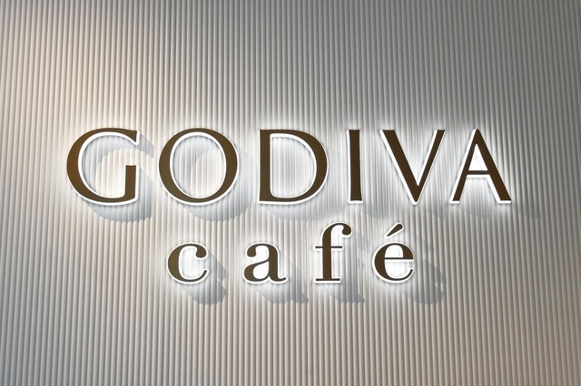 店内「GODIVA café」の壁面装飾