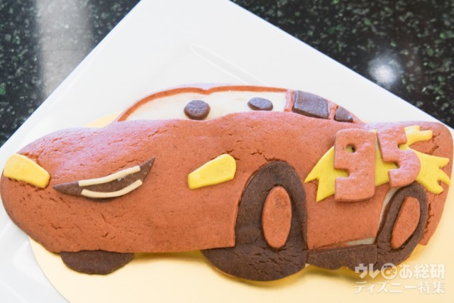 ディズニーホテル】『カーズ』ライトニング・マックィーンが大きなパン