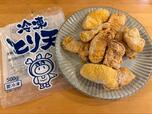 【ロピア 冷凍とり天】 500gの袋から出すと、金色のやわらか衣をまとったとり天がゴロゴロ♪天ぷららしいふわっとした衣の質感が、からあげ系とは違う美味しさを予感させます