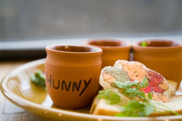 <プーさん>ハニーポットのデリプレート 1,639円