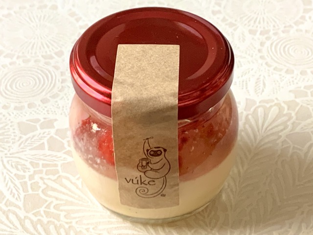 〈vuke〉「あまりんのストロベリープリン」（550円）