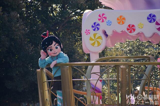 東京ディズニーランド「イッツ・ア・スウィーツフルタイム！」の模様：「ディズニー・パルパルーザ」第3弾「ヴァネロペのスウィーツ・ポップ・ワールド」
