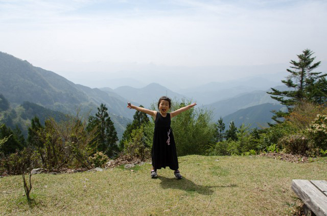 大札山の登山道入り口付近。登らずともこの絶景!
