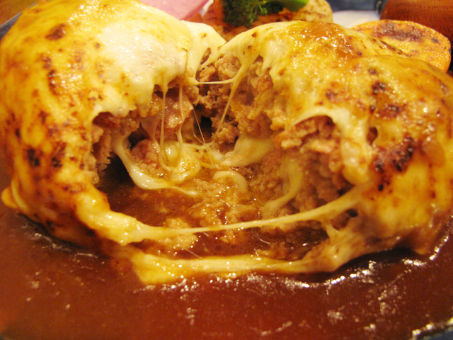 『俺のハンバーグ  ～フォアグラチーズ in ハンバーグ～』