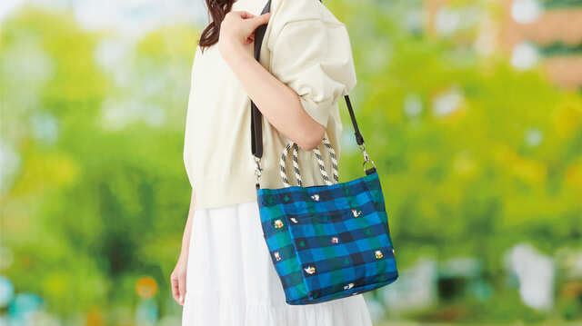 【LeSportsac×familiar「トートバッグM」】2つのデザインが楽しめるリバーシブルトートバッグ