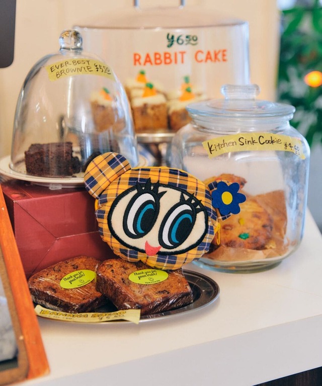 【ANGEL BLUE】カードケースポーチ ¥1,980 / サイズ FREE / カラー ハナちゃん(イエロー), ナカムラくん(ブルー)