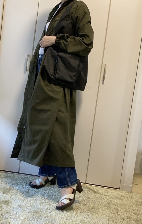 【無印良品 撥水ワンショルダーバッグ】カラーは黒、ライトベージュ、ダークグリーンがあります