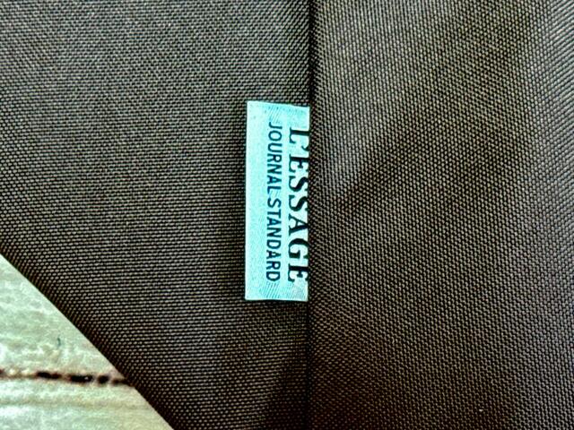 左下部には「JOURNAL STANDARD L’ESSAGE」のロゴタグ付きなのもうれしいポイント！