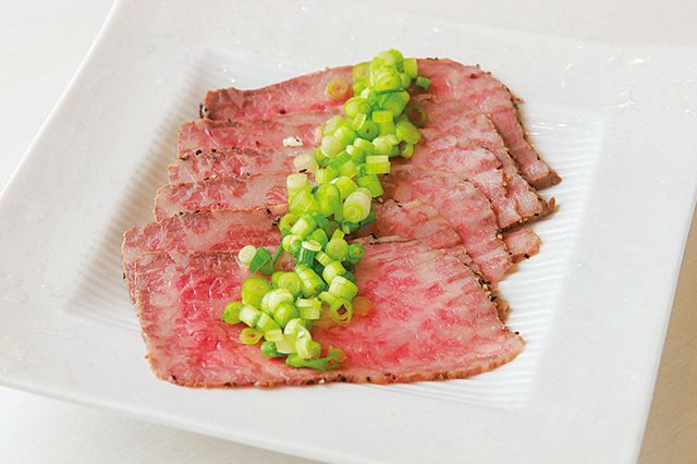 関西「焼き鳥」の名店／ホルモン串焼き まるたみ（西宮）　自家製ローストビーフ 740円