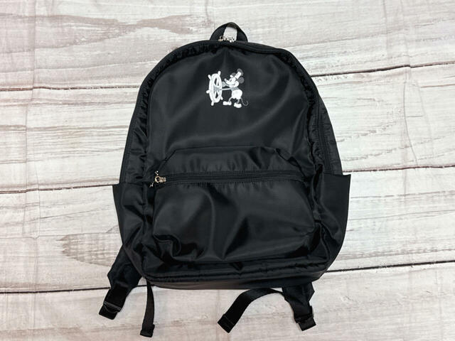 お耳を倒すと、シンプルなリュックに変身！