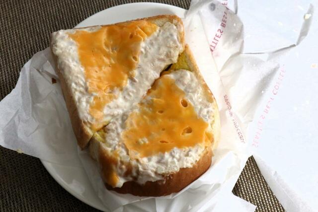 【シアトルズベストコーヒー オープンサンド ツナメルト】隅々までツナフィリングが