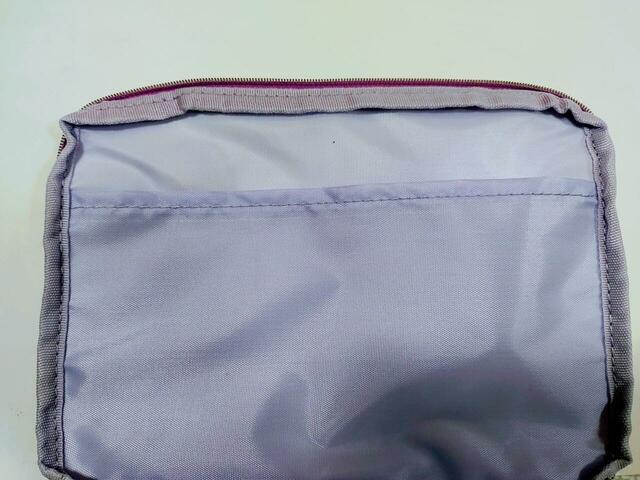 上蓋の裏にポケット