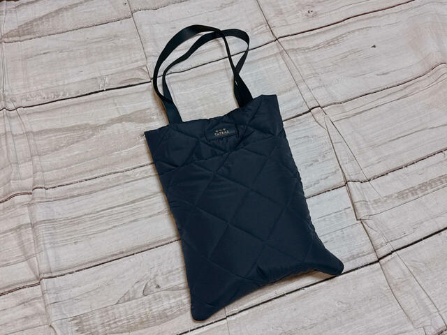 休日を想定し、キーボード付きケースに入れたiPadなどを収納