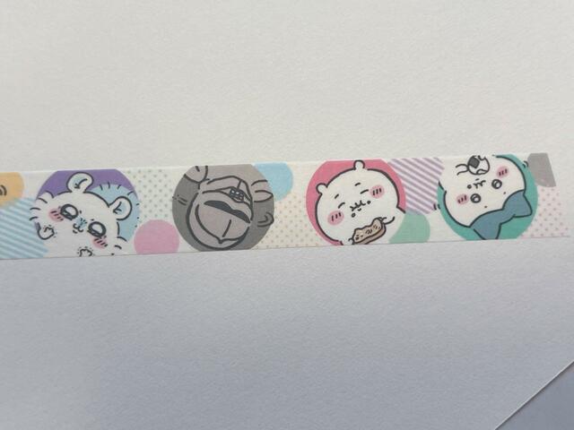 なんと鎧さんもいます!おにぎりを食べるハチワレがかわいすぎる…!