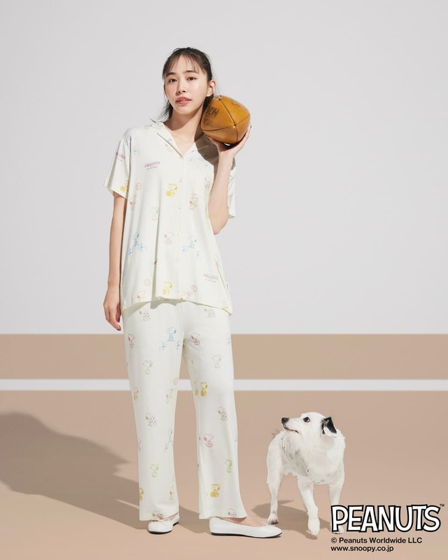 【PEANUTS】総柄プリントシャツ ¥6,930、【PEANUTS】総柄プリントショートパンツ ¥5,940