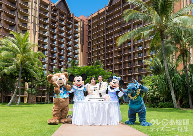 キャラクターに見守られながらのケーキカット