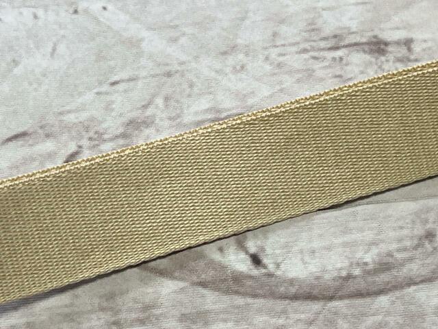 ショルダーストラップも同色