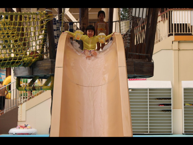 すべり台は行列ができるほど人気！