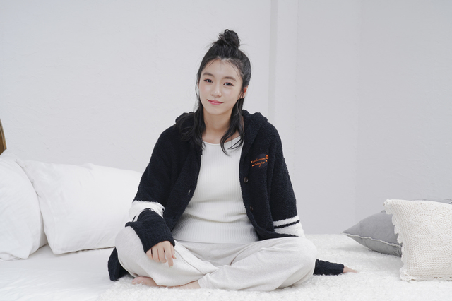 胸元の刺繍が効いたブラック×ホワイトで可愛すぎないデザイン。秋組 ルームウェア　（SuperGroupies ）