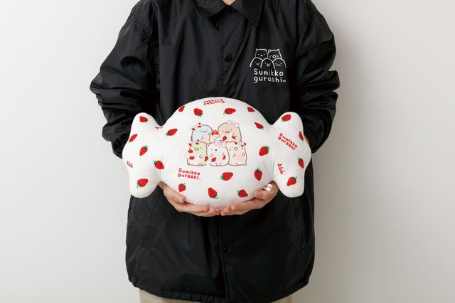 【すみっコぐらし×サクマいちごみるくキャンディ】「クッション」のサイズ感♪