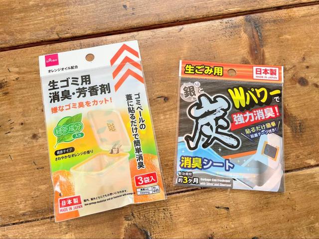 【ダイソー・セリアの貼るだけ消臭グッズ】ニオイの気になる場所に！