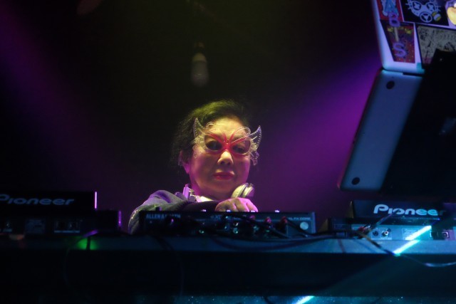 イベントでフロアをわかせるDJ SUMIROCK 