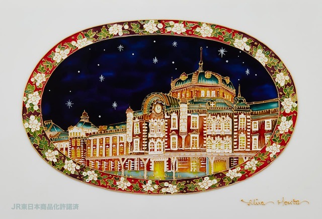 【青山デカーボ「東京駅缶」】缶の蓋面にも、額縁のようにクレマチスの花が飾られています