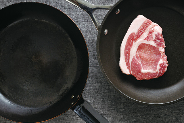 鉄のフライパン、フッ素樹脂加工のフライパン