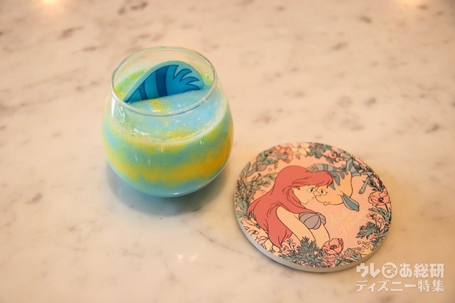 <フランダー>しましまヨーグルトドリンク ¥1,090(税抜) / コースター付き ¥1,890(税抜)