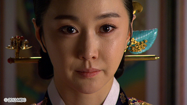 『太陽を抱く月』 © 2012 MBC