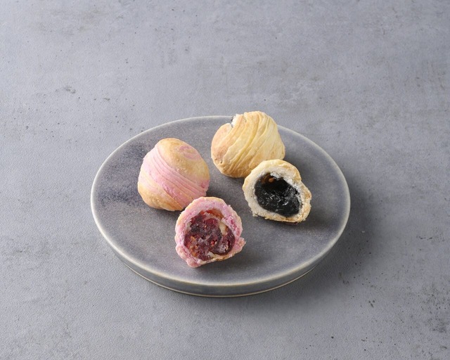 【あんこ博覧会®】〈新宿中村屋本店 ボンナ〉パイ月餅（クランベリー・ごまあん）各378円　［日本橋三越本店限定］販売期間：2月4日(水)-2月14日(土)