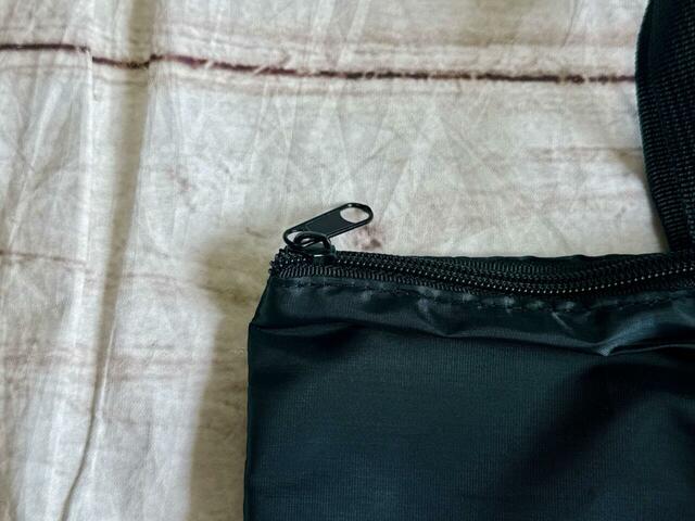 ファスナーで開閉する仕様