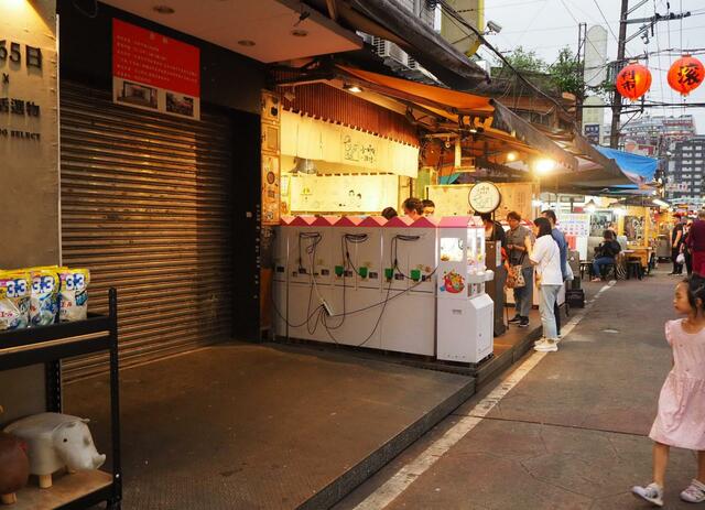 【台湾6泊7日食べ歩きの旅①台北編】コロナ禍のあおりをあまり受けなかったといわれる台湾の飲食店だが、臨江街夜市には空き店舗も目立っていた