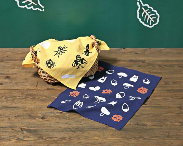 注染のてぬぐいハンカチ（オープニング、エンディング）／各880円