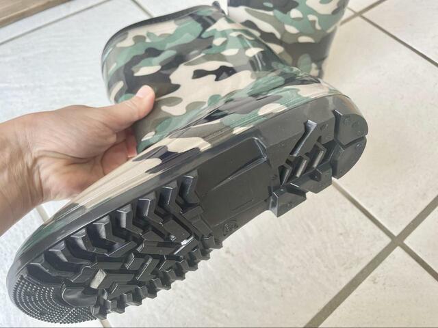 【西松屋　SA）レインブーツ（迷彩柄）】ソールもしっかりしている！なのに軽い！