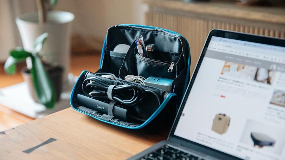 Anker×コクヨ」の最高コラボから生まれたポーチ。文房具からガジェット