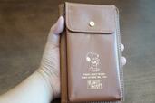 【SNOOPY LONG WALLET BOOKスマートお財布ショルダーバッグ】片手でしっかりと持てます