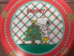 グリーン×レッドのチェック柄に、クリスマスツリーの飾り付けをするスヌーピー＆ウッドストックのイラスト入り♪
