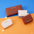 長財布 ￥22,000、折財布 ￥18,700キーケース ￥14,300ホワイト/ブラウン各2色展開