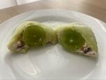 【シャトレーゼ　山梨県産シャインマスカットのぶどう大福ホイップクリーム入り】種無しなのでパクッと食べられる