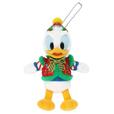 ぬいぐるみバッジ 2,800円｜東京ディズニーリゾート「ディズニー・クリスマス」スペシャルグッズ｜販売店舗：東京ディズニーランド「ディズニー＆カンパニー」｜発売日：2025年11月10日（月）