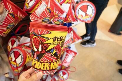 【新品未使用/約22年前の希少品】USJ限定 スパイダーマン メモスタンド レア USJ】買い逃し注意！クローズする「スパイダーマン」限定グッズ実物