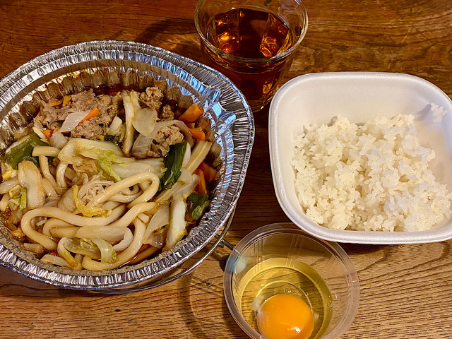 【すき家　牛すき鍋定食弁当】テイクアウトであっつあつのお弁当が食べられるって幸福度高いんですよね