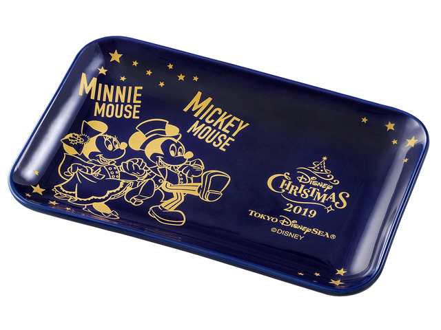 コーヒークリームタルト、スーベニアプレート付き 800円|東京ディズニーシー「マンマ・ビスコッティーズ・ベーカリー」|東京ディズニーリゾート「ディズニー・クリスマス」2019スペシャルメニュー