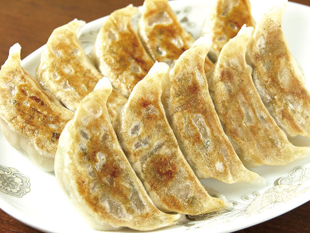 安うま餃子ランチ・新宿／九龍餃子房 秀　野菜たっぷりの中国・屋台風餃子 2人前780円（1人前5個480円）