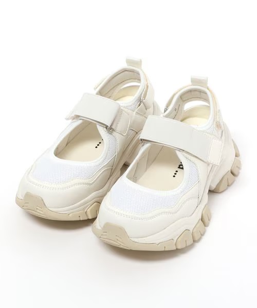 「オリジナルベルトメッシュスニーカー」アイボリー 6,930円（税込）