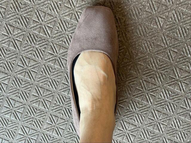 【GU スクエアフラットシューズ】側面が浅めなので靴下が少し見えやすいです